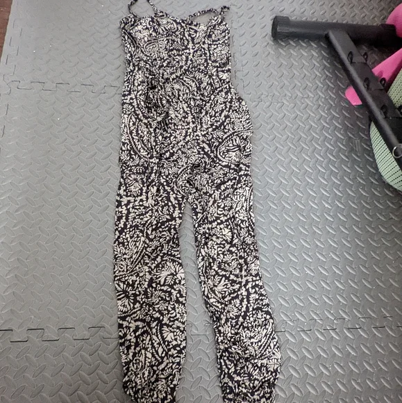 Too small - Picture 2 of 2